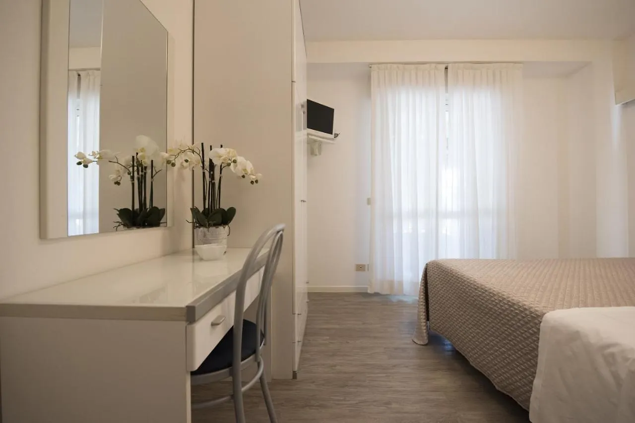 Hotel Puccini Riccione 2*,